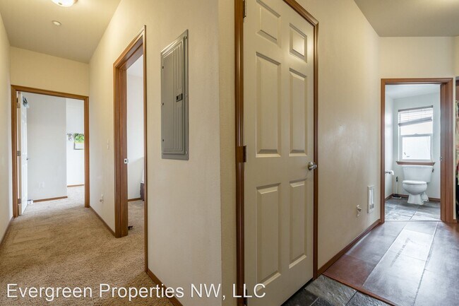 Building Photo - 3900 Deemer Rd