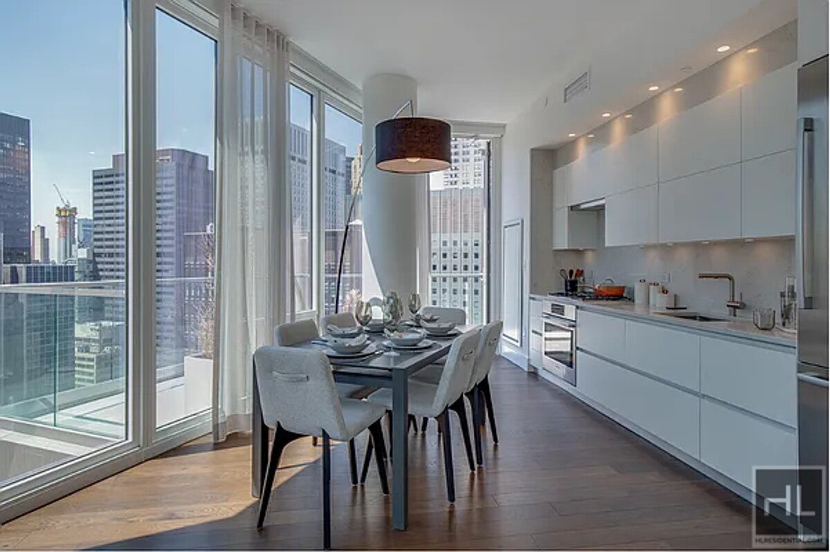 Building Photo - East 44th Street