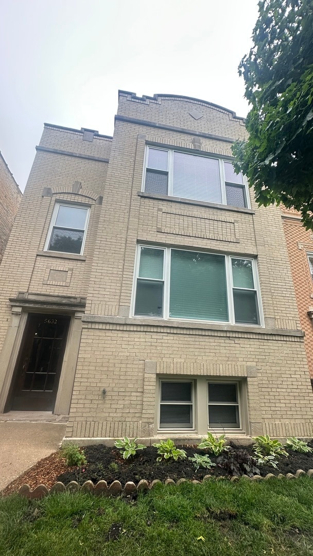 Primary Photo - 5632 N St Louis Ave