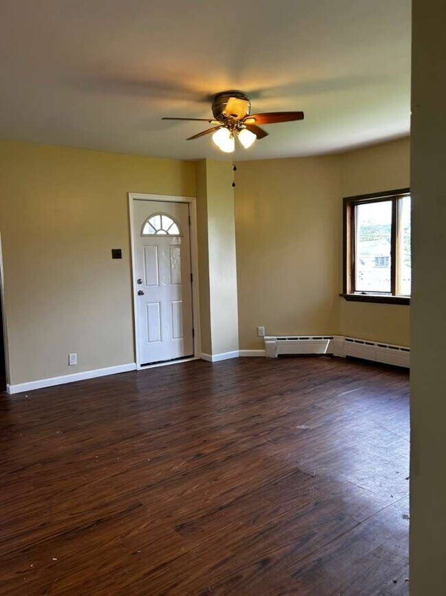 Building Photo - 41 Fallbrook St