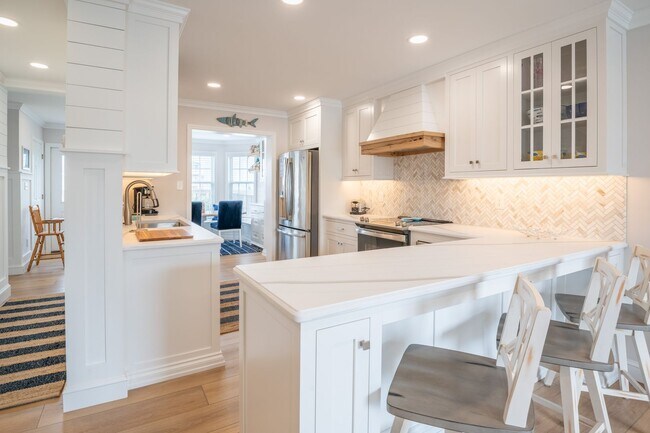 Building Photo - OFF-SEASON MONTHLY RENTAL AVAILABLE MARCH OF 2026