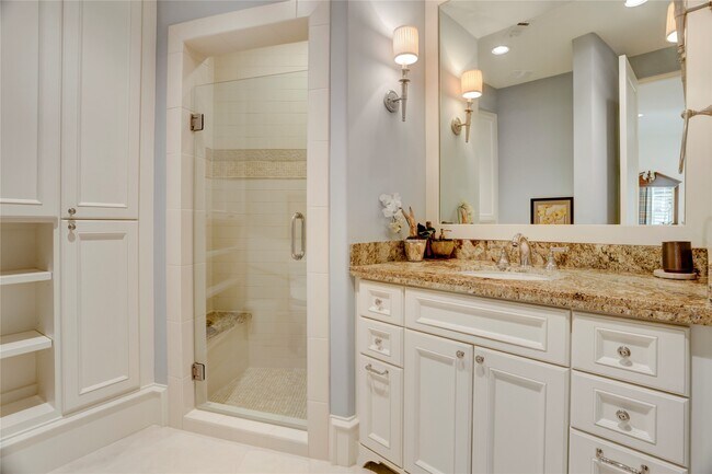 Building Photo - 5015 Jason St