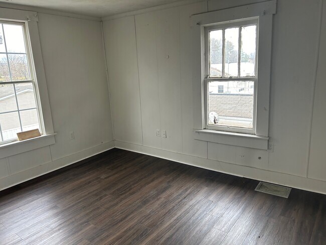 Building Photo - 3476 Winchester Ave