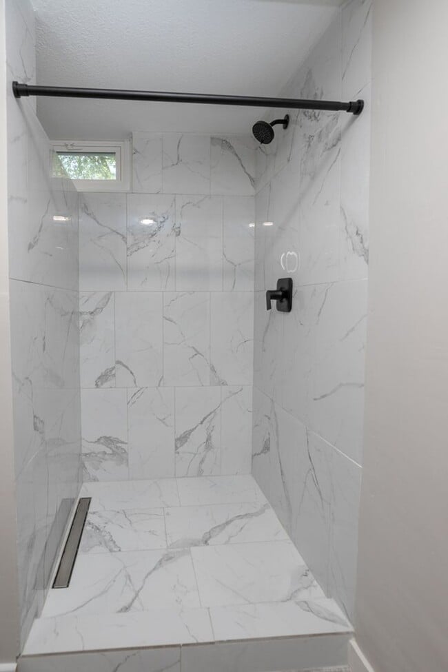 Building Photo - Renovated Beautiful Single Family House