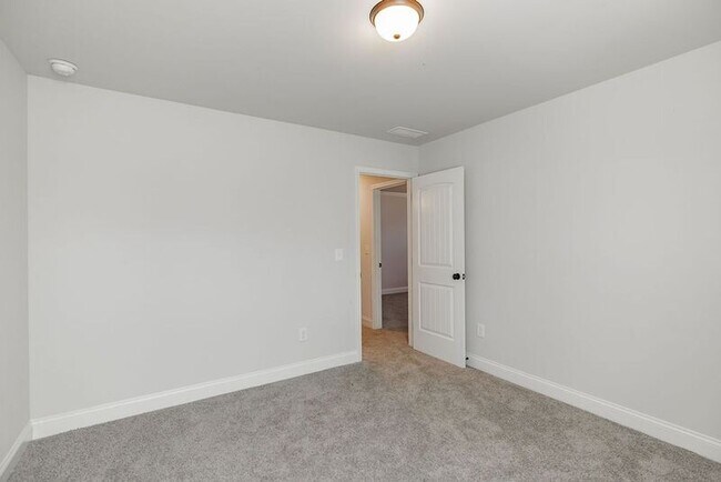 Building Photo - 80 Creek Haven Dr