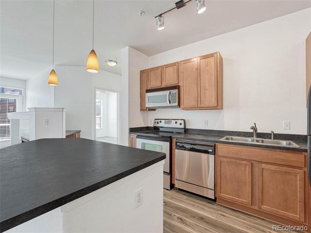 Building Photo - 10176 Park Meadows Dr