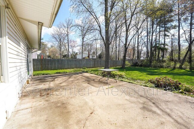 Building Photo - 7123 Red Horse Tavern Ln