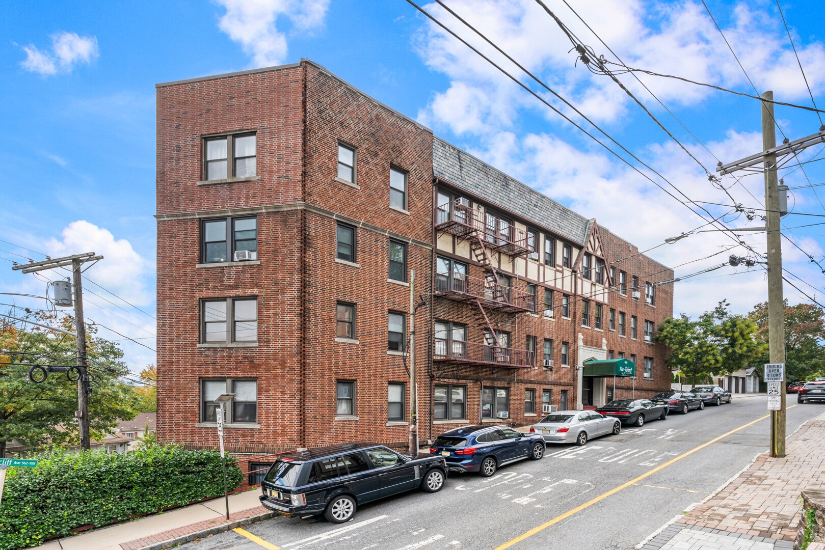 Building Photo - 553 Undercliff Ave