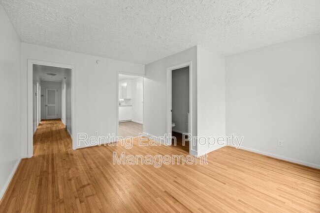 Building Photo - 2005 Snavely Ave SW