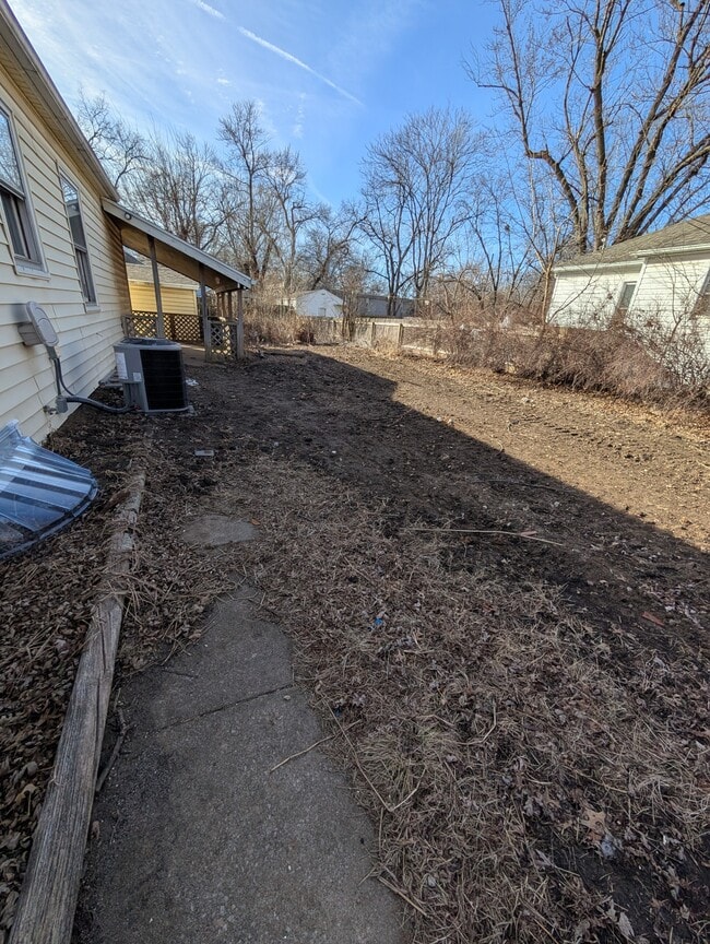 Building Photo - 621 SW Oakley Ave