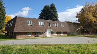 Building Photo - 216 Hemlock St
