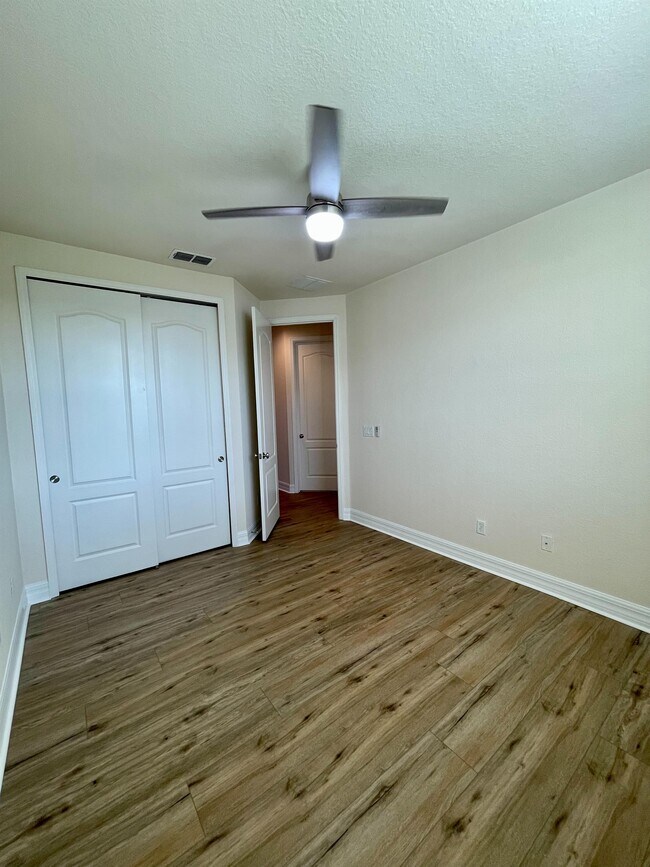 Building Photo - 10132 Eagle Creek Center Blvd