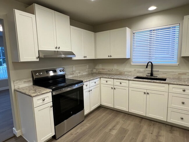 Building Photo - NEWLY REMODELED! 3+ bed, 1.5 bath, a/c, d/w, lots of off street parking!