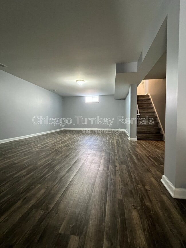Building Photo - 1006 E 163rd Pl