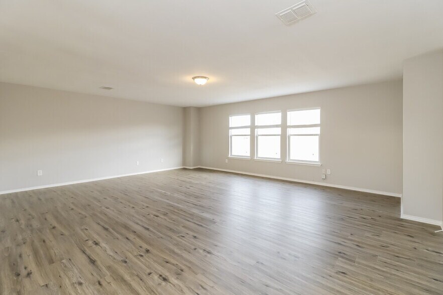 Building Photo - 4649 Sea Ridge Dr