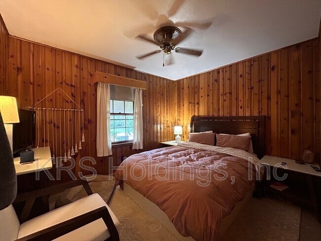 Building Photo - 418 Eastwood Dr