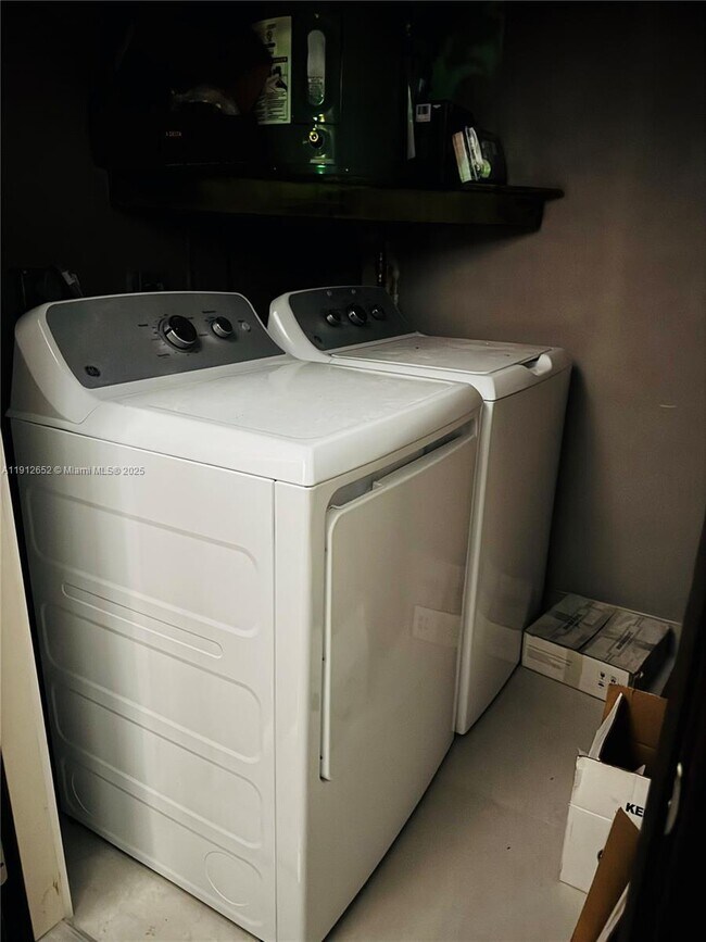 Building Photo - 7157 W 19th Ct