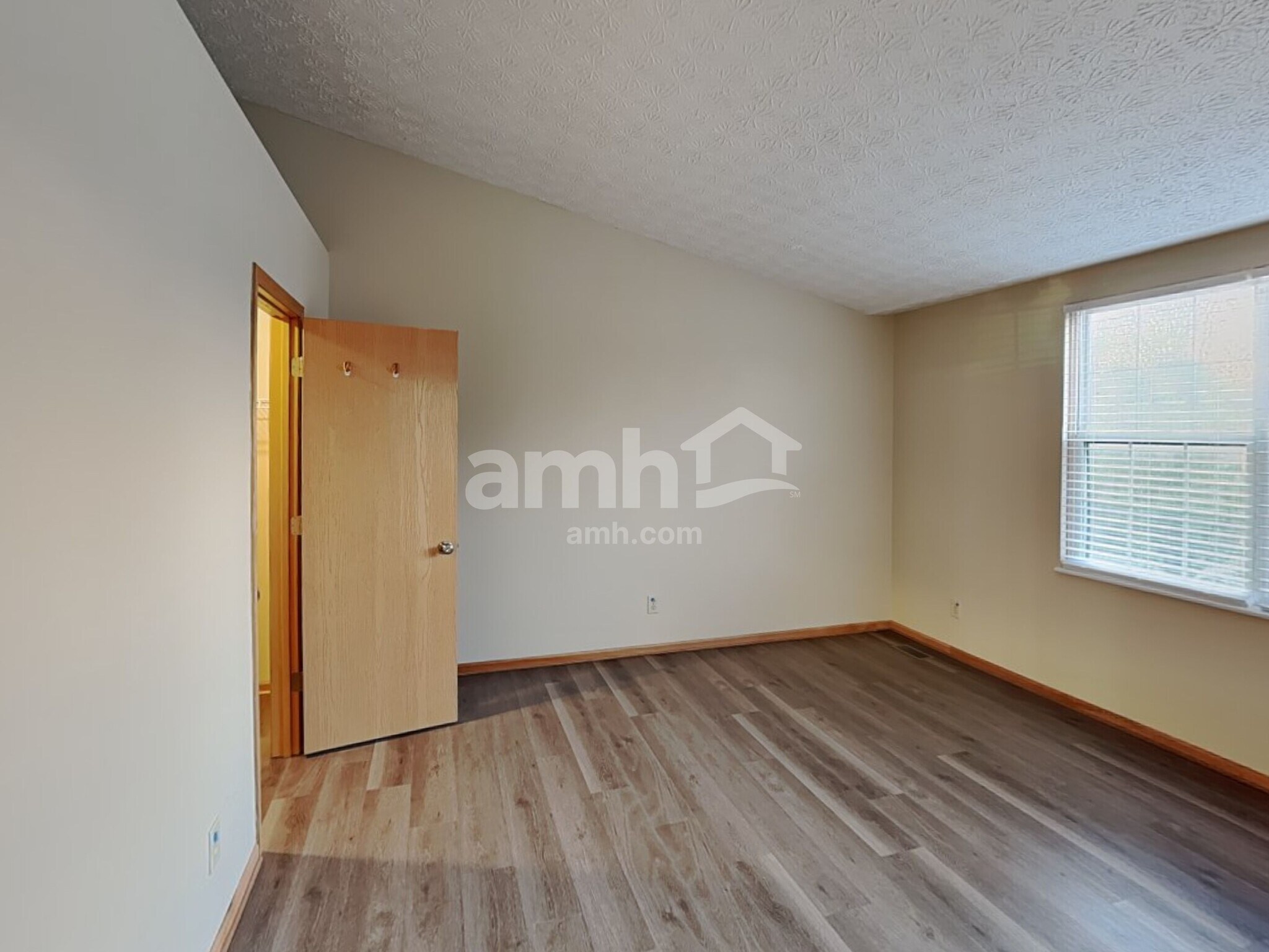 Building Photo - 35 Wrens Nest Ct