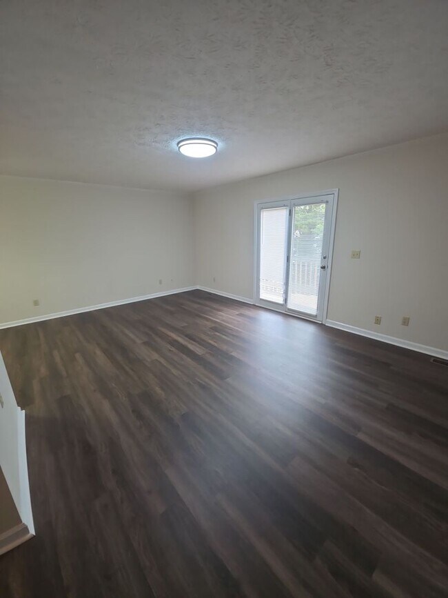 Building Photo - 83 Eastgate Cir