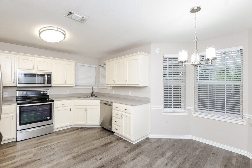 Building Photo - 1105 Brookhaven Dr
