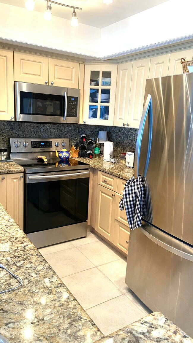 Building Photo - 100 Lehane Terrace