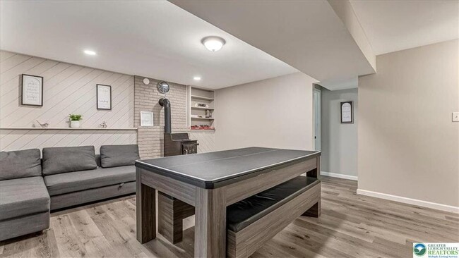 Building Photo - 115 White Oak Ct