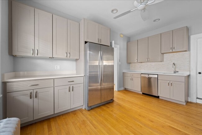 Building Photo - 911 Green Bay Rd