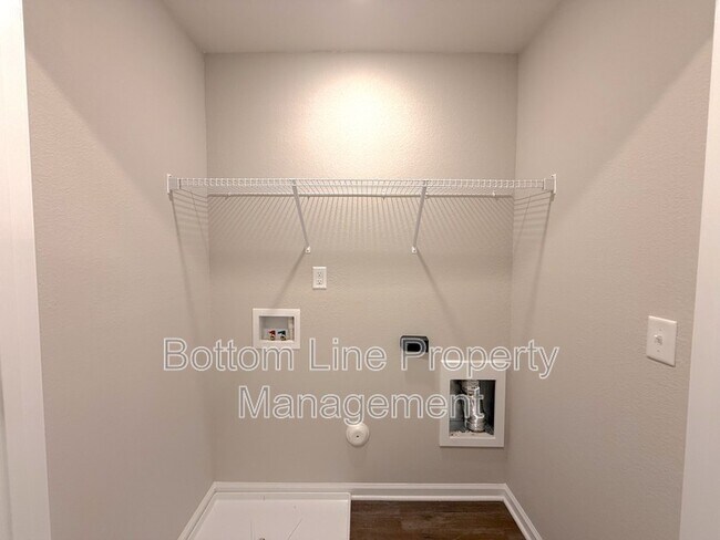 Building Photo - 9132 Creedmore Hills Dr