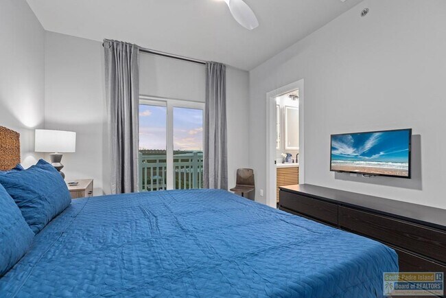 Building Photo - 111 W Sunny Isle Dr