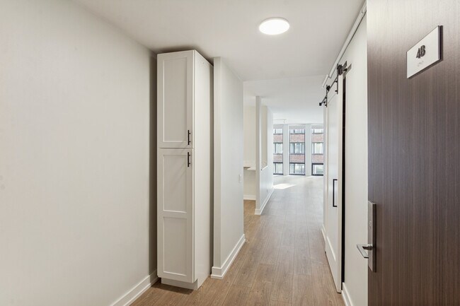 Building Photo - 200 E Delaware Pl