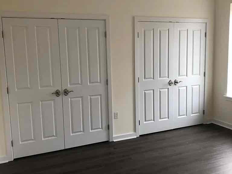 Building Photo - 320 Main St