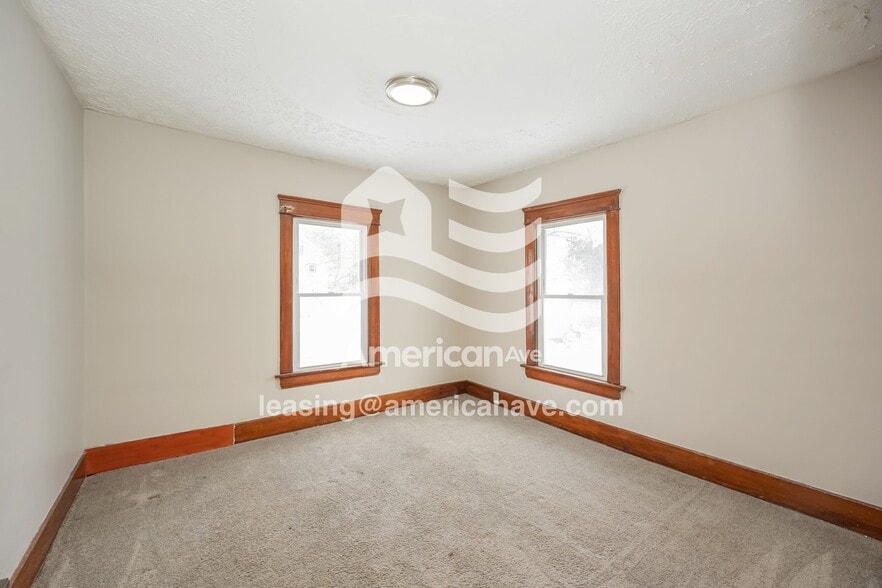 Building Photo - 1027 Delia Ave