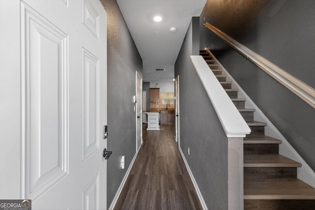 Building Photo - 1110 Highwood Ln