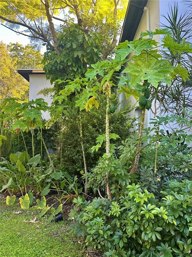 Building Photo - 7940 SW 55th Ave