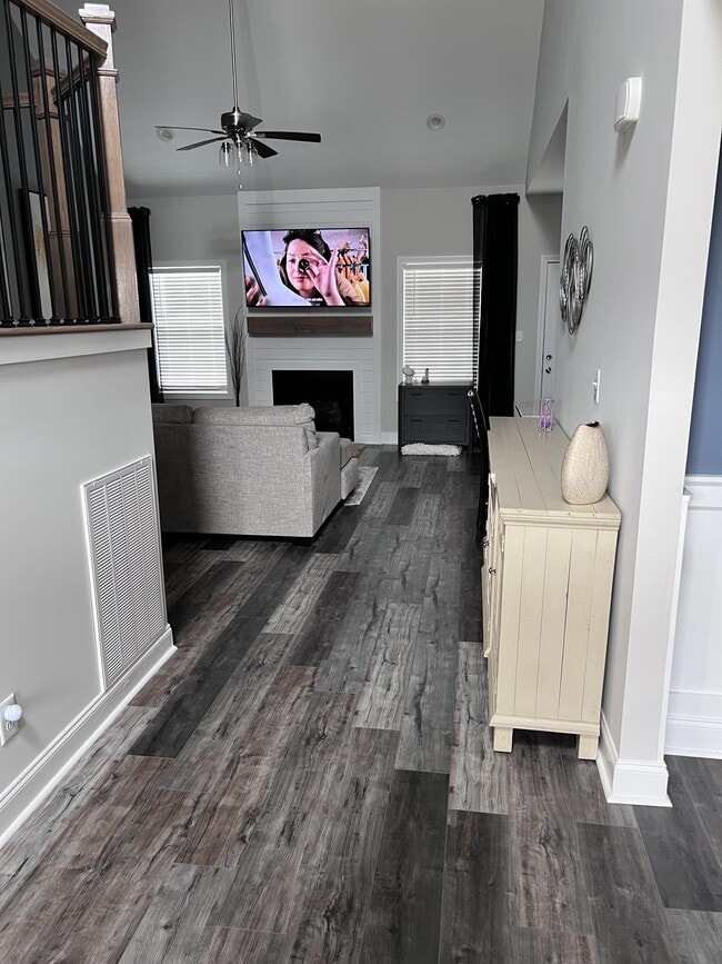 Building Photo - 557 Dexter Dr