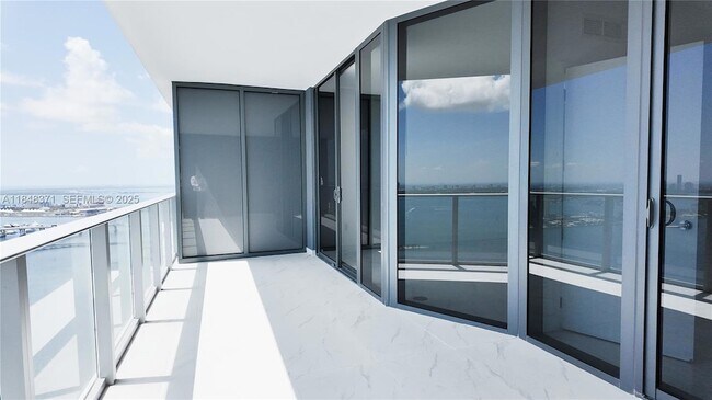 Building Photo - 700 NE 24th St