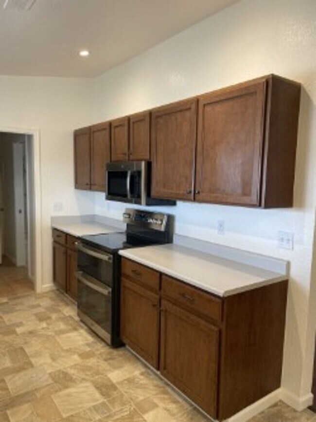 Building Photo - 3505 Mockingbird Dr