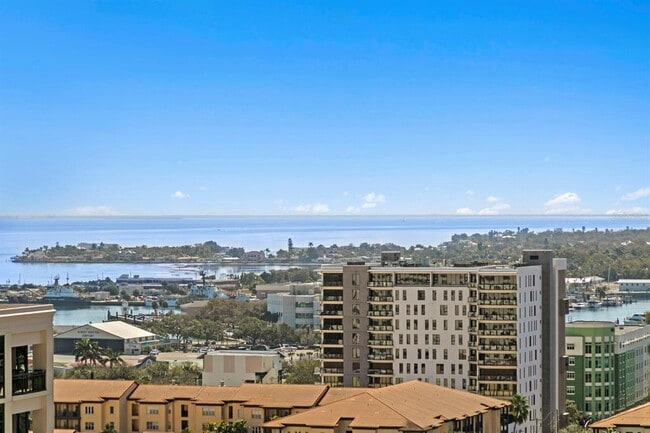 Building Photo - 275 1st Ave S