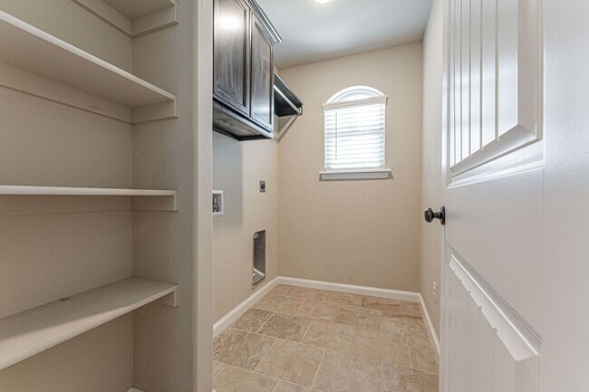 Building Photo - 3911 Sledmere Ln