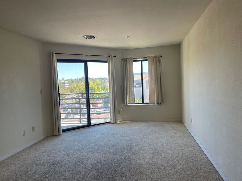 Building Photo - 1201 Alta Vista Ct