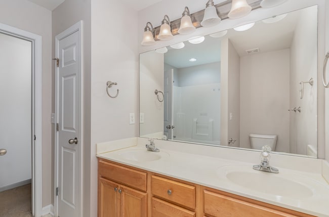 Building Photo - **Available in March!** 3 Level Townhome with Garage in Brier Creek