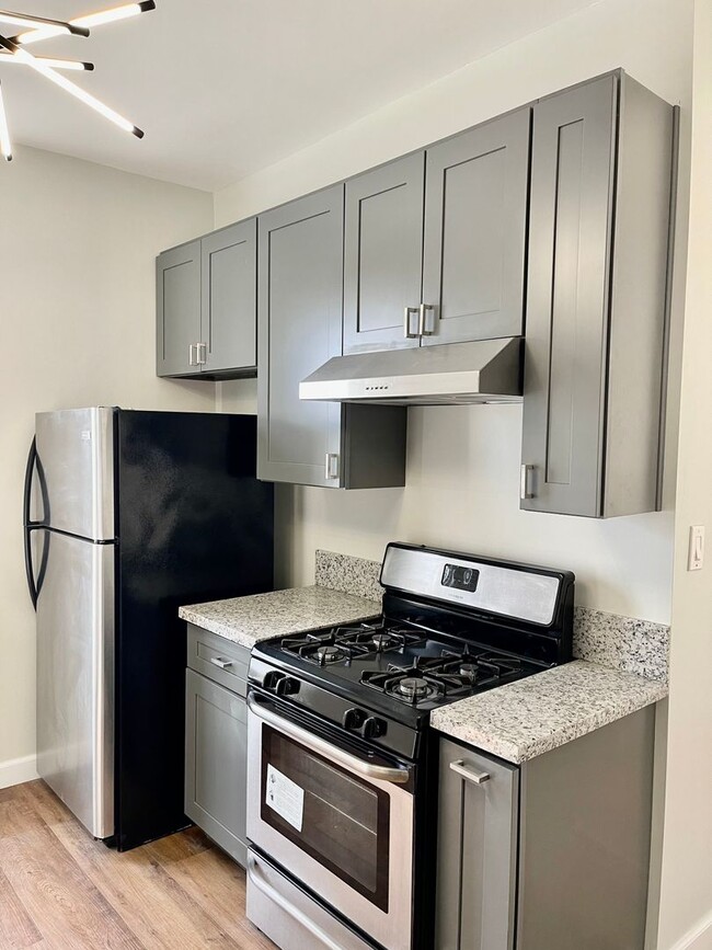 Building Photo - Renovated 3 Bed + 2 Bath Home in Los Angeles!