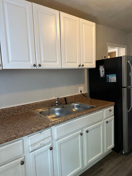 Building Photo - 836 Rodey Ave