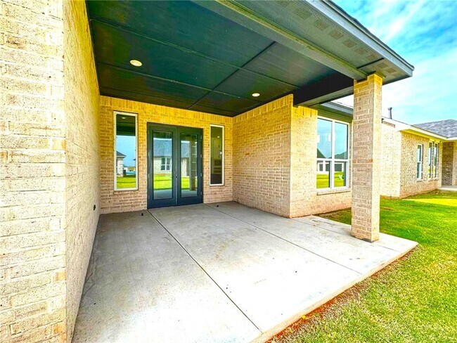 Building Photo - 3 Bed 2 Bath 2 Car in Twin Silos Addition Edmond, OK