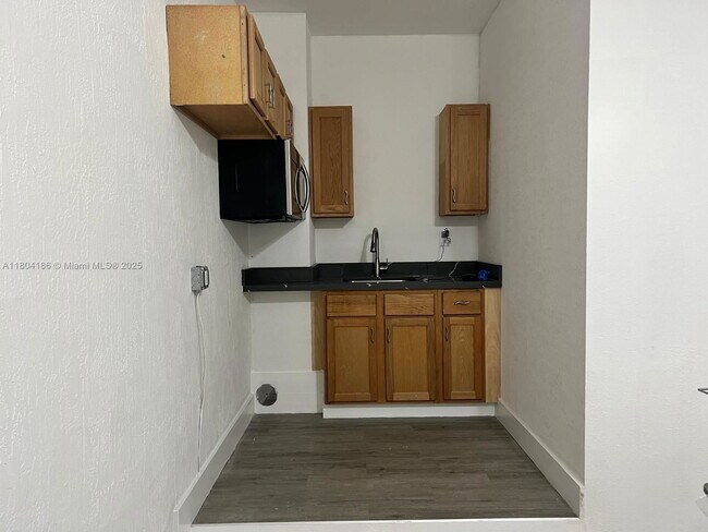 Building Photo - 666 SW 12th St