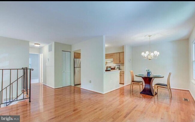 Building Photo - 10050 Wood Sorrels Ln