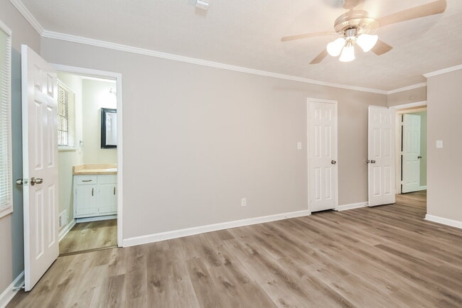 Building Photo - 6378 Valley Brook Dr