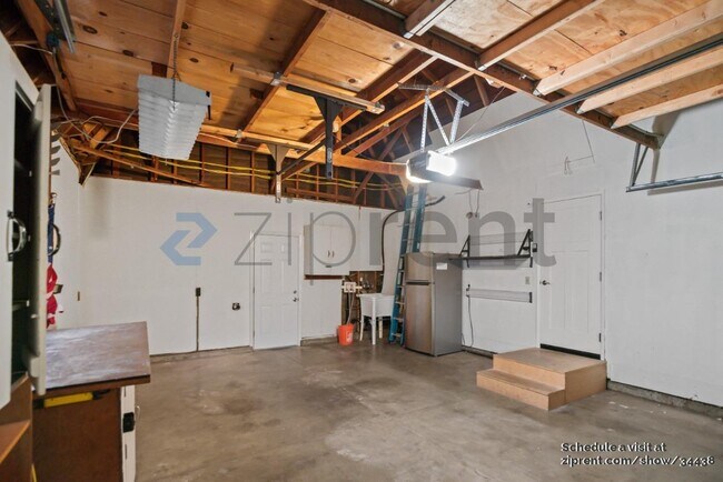 Building Photo - 692 Pomeroy Ave