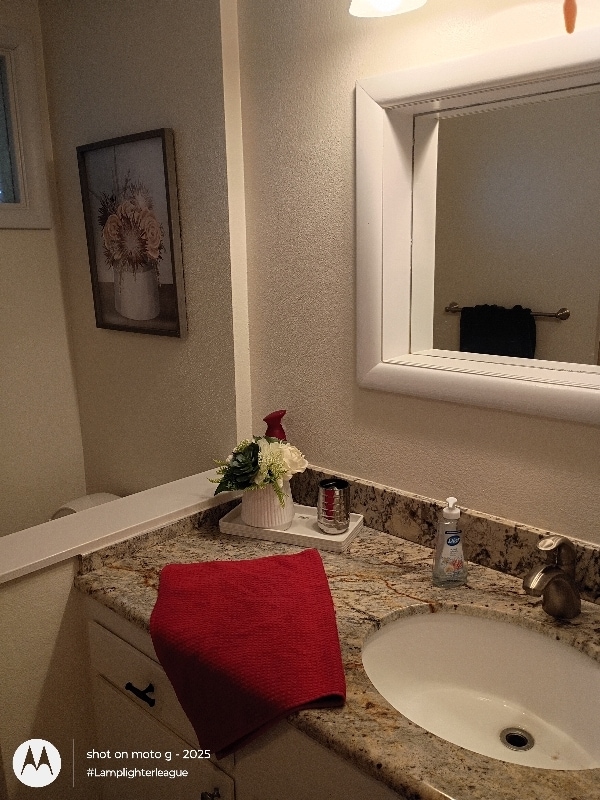 Building Photo - 868 Charles Ave S