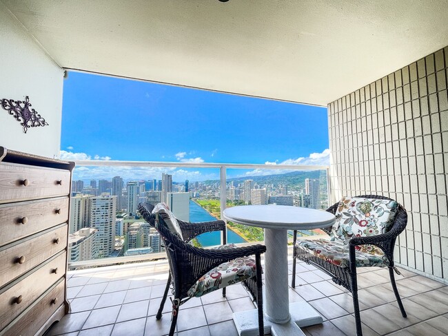 Building Photo - 445 Seaside Ave